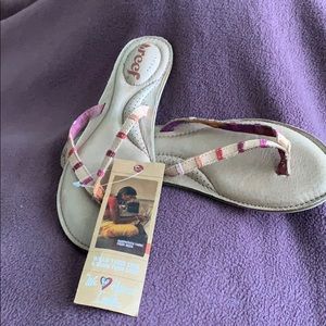 NWT Reef flip flops